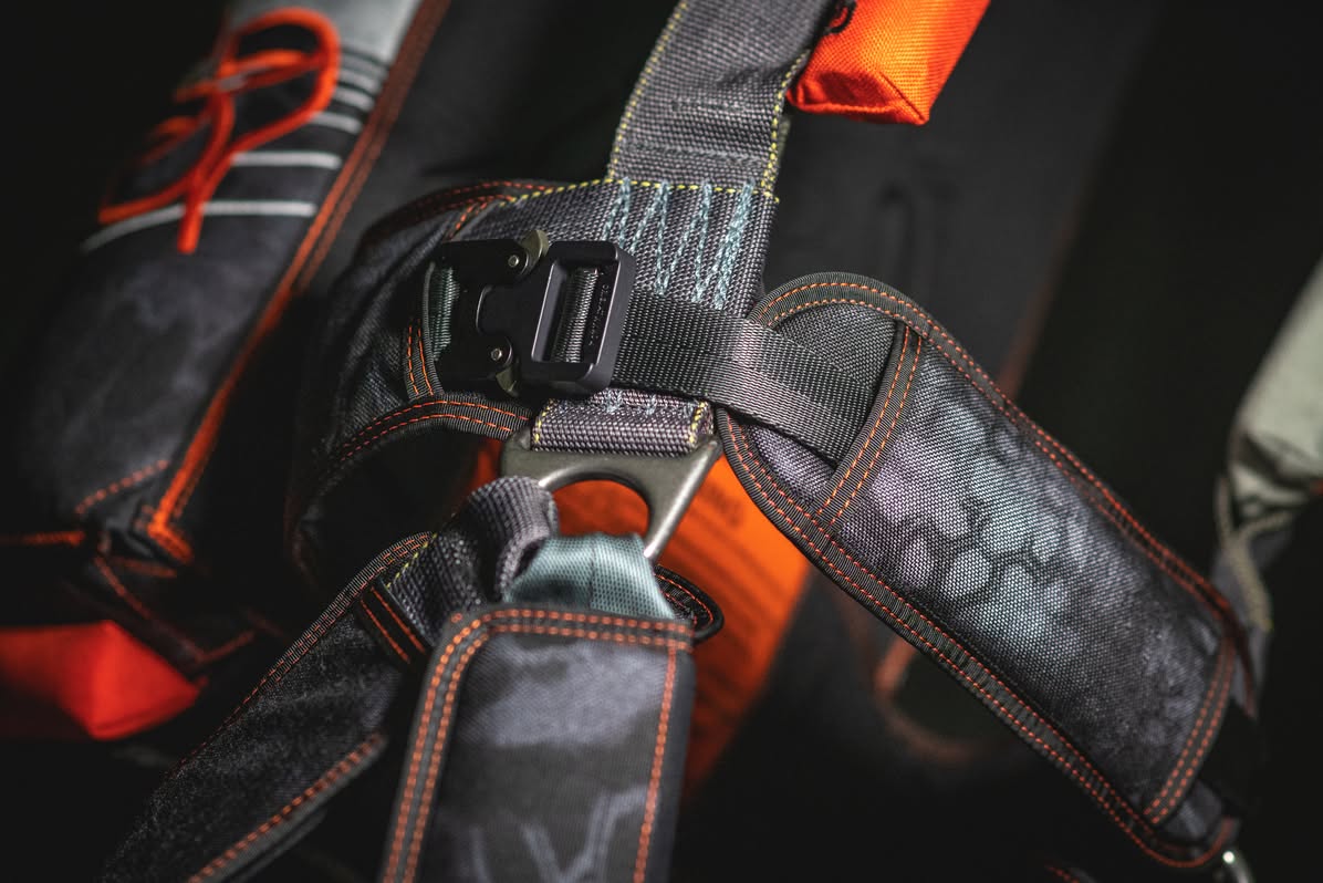 Javelin Odyssey leg pad and harness comfort detail